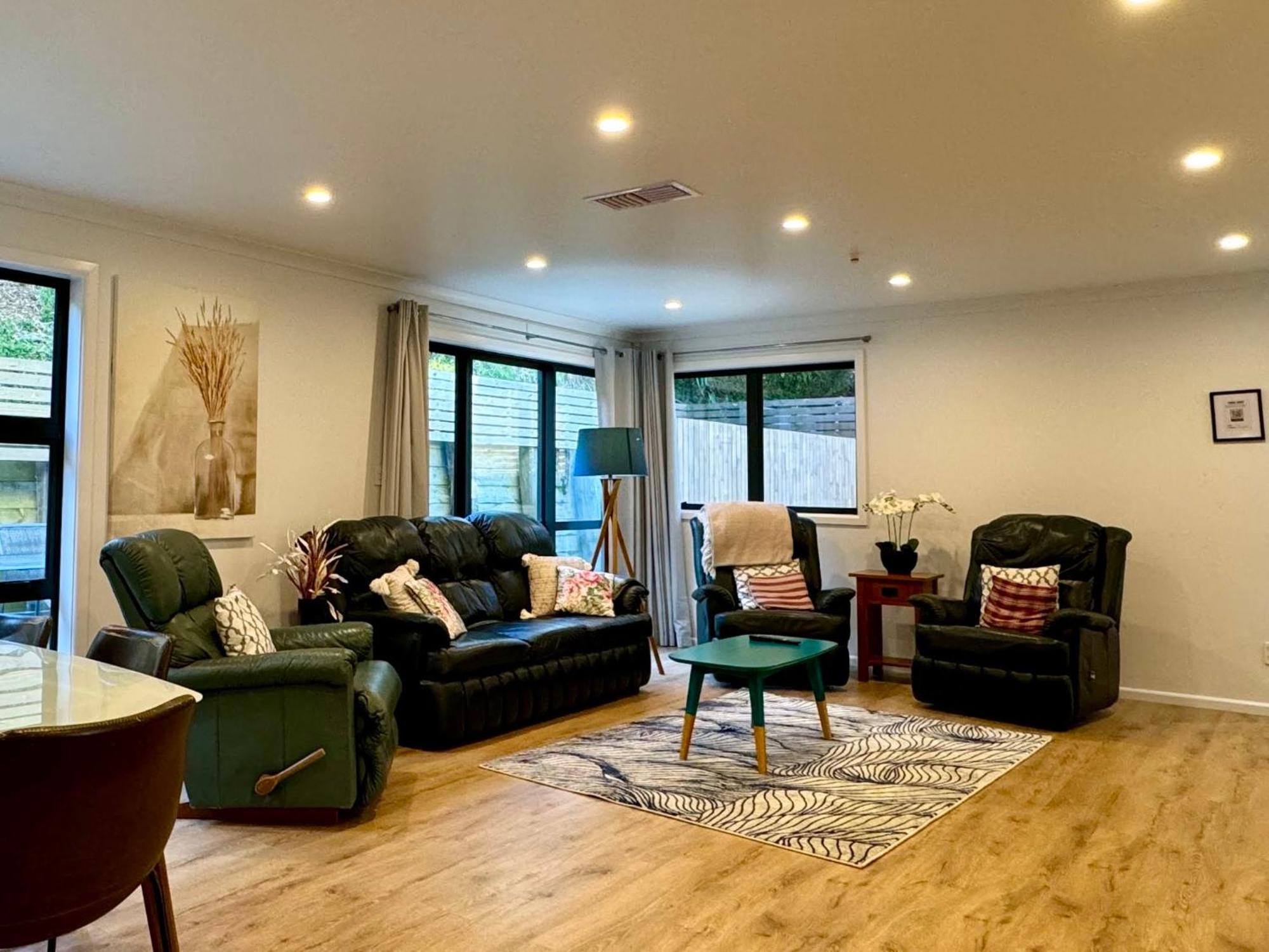 No Party Allowed, Entire Brand New 3 Bedroom Townhouse, Free Unlimited Fibre Wifi And Free Parking Wellington Exterior foto