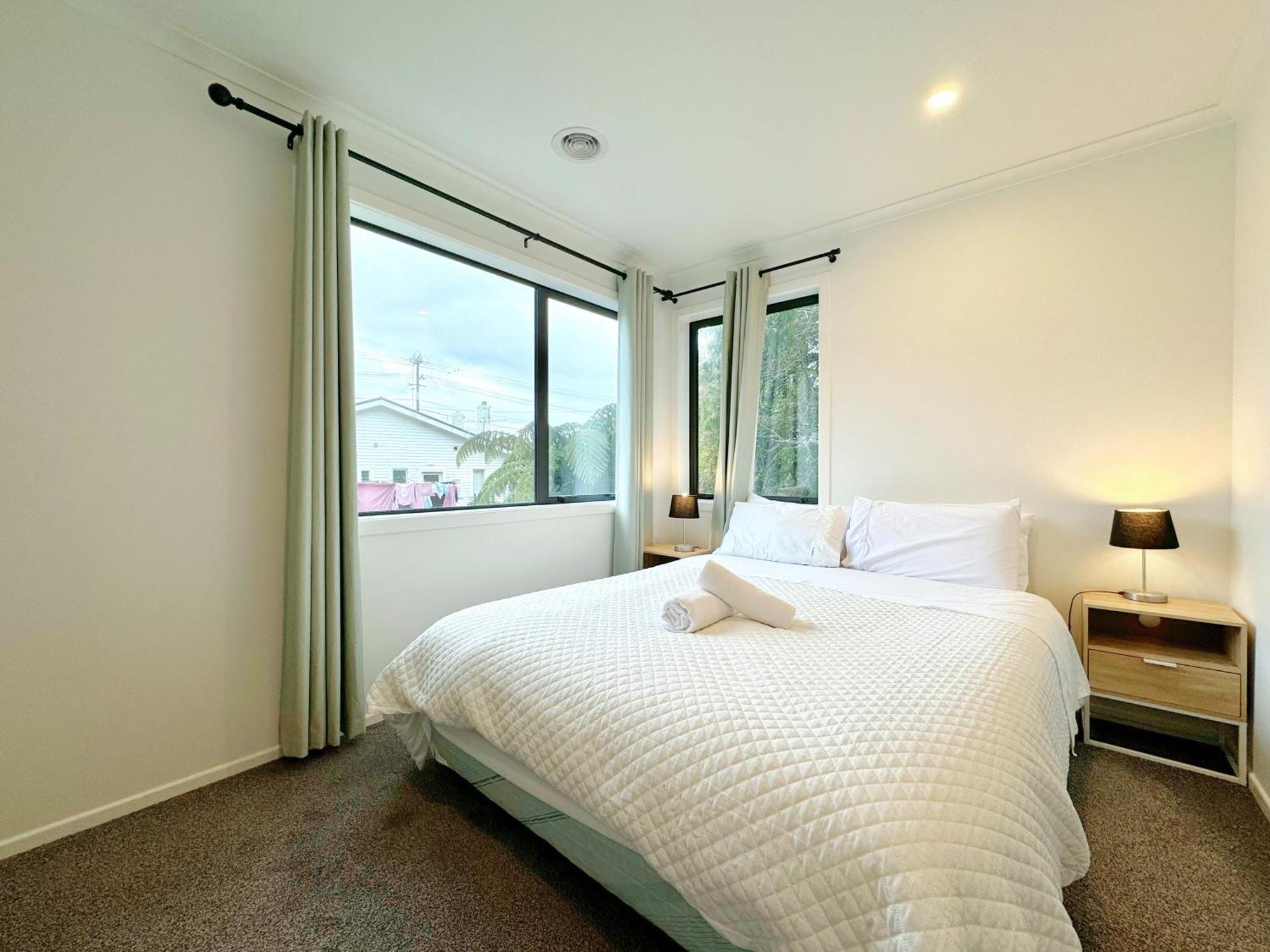 No Party Allowed, Entire Brand New 3 Bedroom Townhouse, Free Unlimited Fibre Wifi And Free Parking Wellington Exterior foto